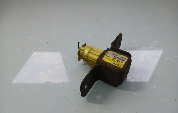 Mitsubishi Pajero Airbag deployment crash/impact sensor MR409363