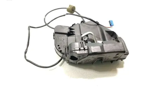 Mercedes-Benz CLS C219 Rear door lock 2197300135