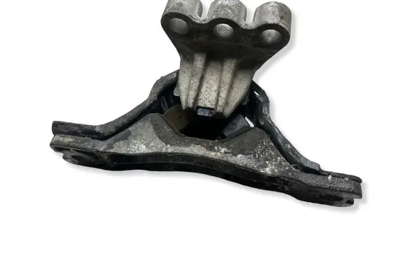 Chevrolet Captiva Engine mount bracket 