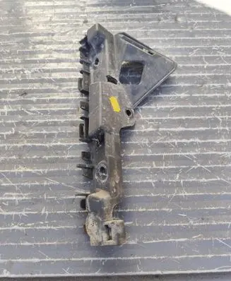 Renault Trafic III (X82) Front bumper mounting bracket 622204446R