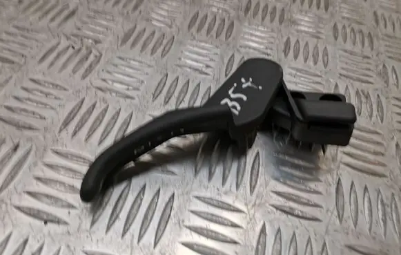 Volkswagen PASSAT B5.5 Engine bonnet (hood) release handle 3B1823533