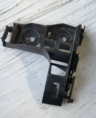 Rear bumper mounting bracket