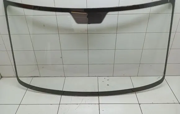 Volkswagen II LT Front windscreen/windshield window 43R00381