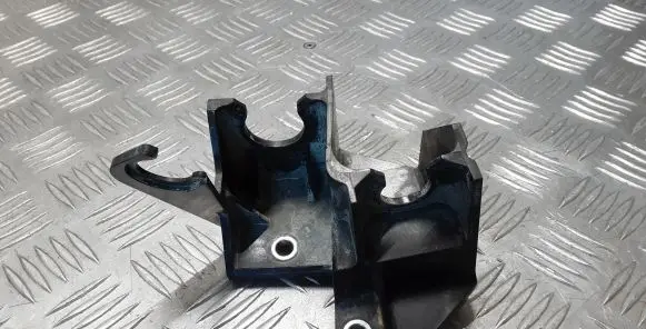 Volvo V40 Gear shift cable bracket 31367675