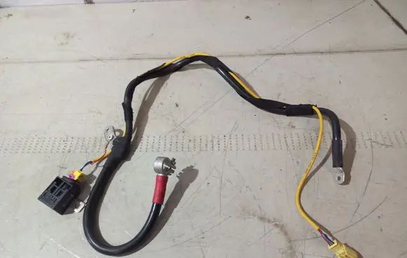 Audi A6 S6 C6 4F Positive cable (battery) 4F0915519