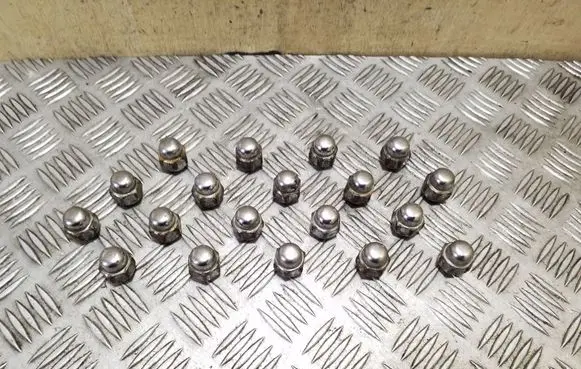 KIA Sorento Nuts/bolts 
