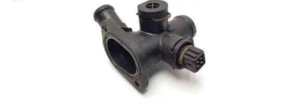 Volkswagen Golf III Engine coolant pipe/hose 037121145F