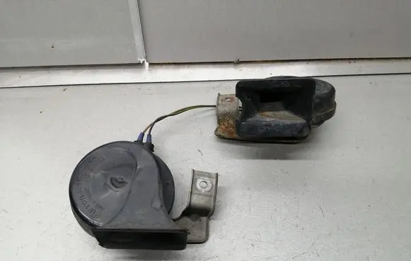 Audi A8 S8 D2 4D Horn signal