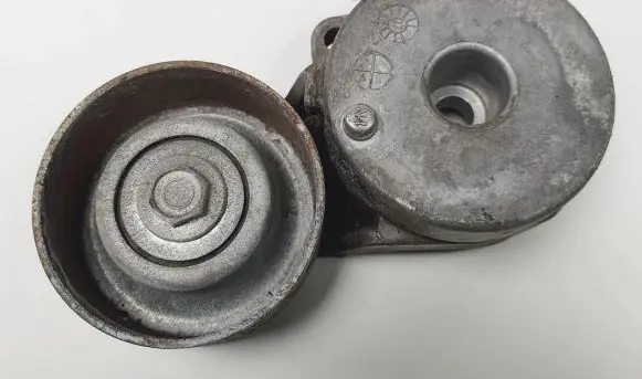 Nissan Qashqai Timing belt tensioner 
