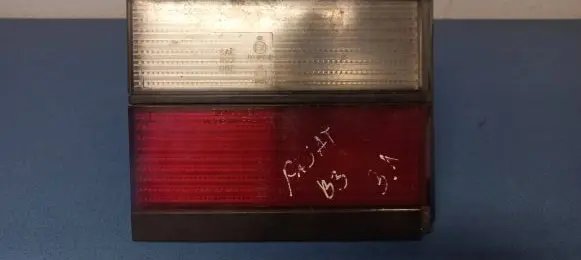 Volkswagen PASSAT B3 Rear/tail lights 333945107