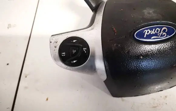 Steering wheel buttons/switches