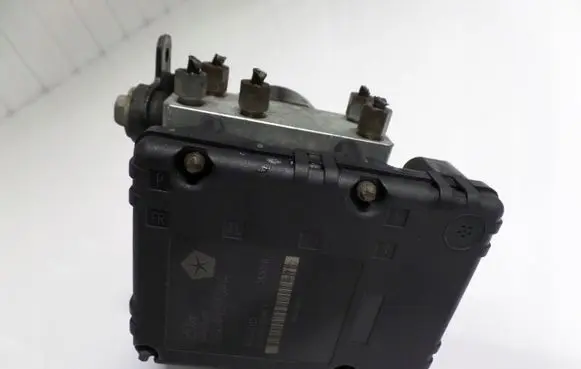 Jeep Cherokee III KJ ABS Pump 56044240AA
