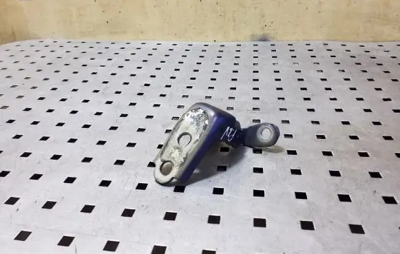 Honda CR-V Front door upper hinge