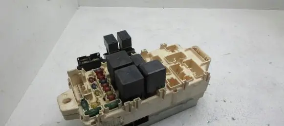Mitsubishi Pajero Relay mounting block 