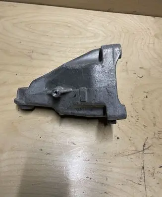 Mercedes-Benz C W204 Engine mounting bracket A2742230204