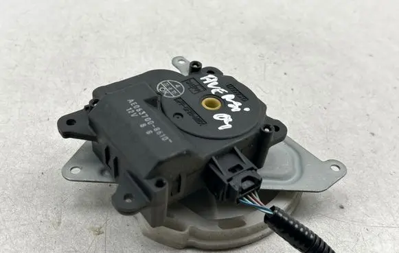 Toyota Avensis T250 Air flap motor/actuator AE0637008610