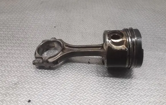 Mitsubishi Outlander Piston with connecting rod 