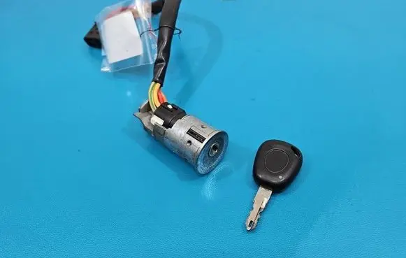 Renault Scenic I Ignition lock IMPRK1567318
