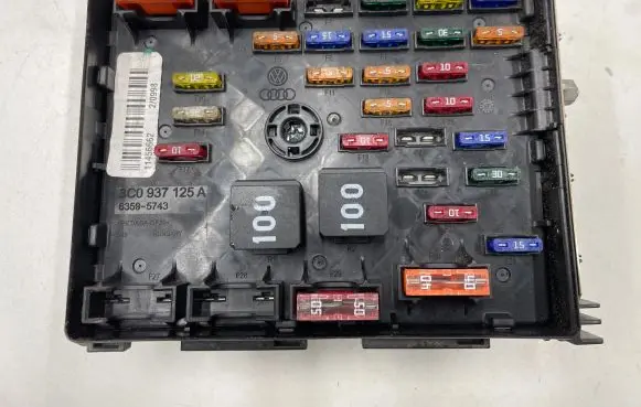 Volkswagen PASSAT B7 Fuse module 3C0937125A 63595743