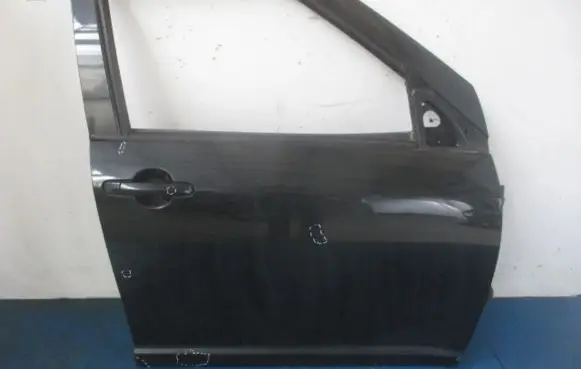 Suzuki Swift I Front door