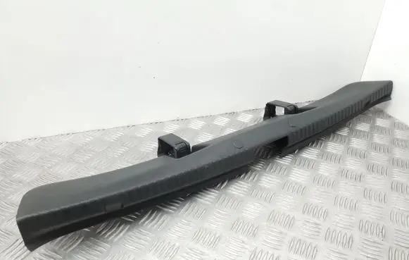 Trunk/boot sill cover protection