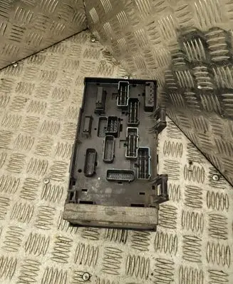 Chrysler Voyager Fuse module 05144579AC T109501582 C0DF10905