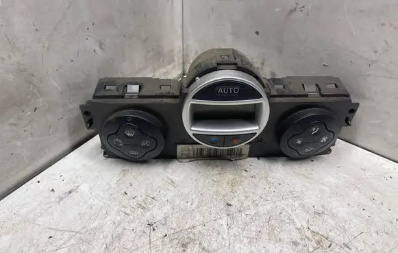 Renault Megane II Air conditioning (A/C) switch F9A0P3