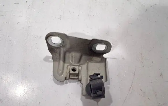 BMW 6 F06 Gran coupe Fender mounting bracket