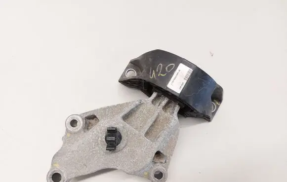 Engine mount bracket