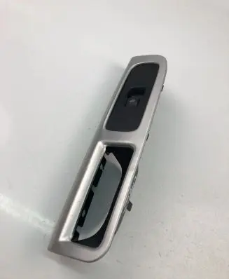 Volvo V50 Electric window control switch 8663815