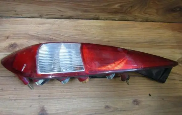 Ford Mondeo Mk III Rear/tail lights 1s7113404c