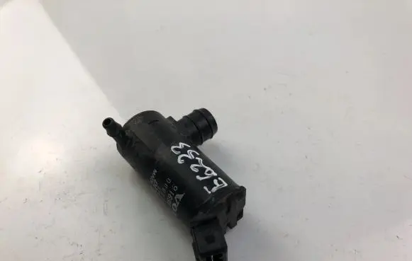 Volvo S40, V40 Windscreen/windshield washer pump 9169611