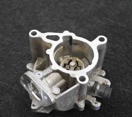 Volkswagen PASSAT B8 Vacuum pump 06K145100J