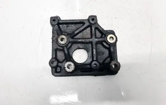 Mazda 6 Engine mounting bracket