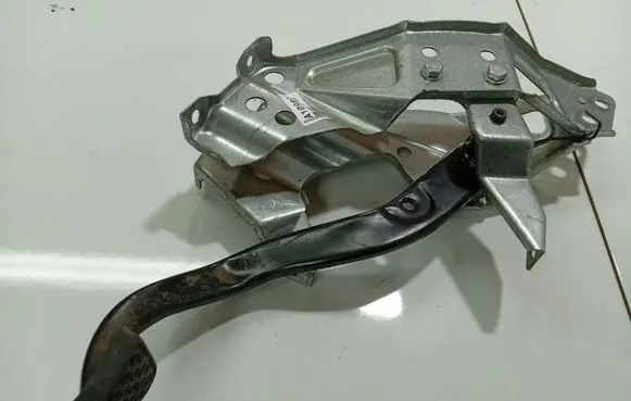 Opel Astra G Brake pedal