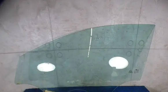 Hyundai Elantra VI Front door window glass four-door SZYBACA1