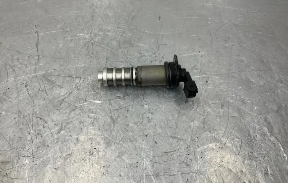 BMW 5 F10 F11 Camshaft vanos timing valve 8605123