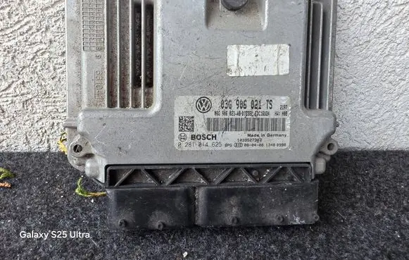 Volkswagen Golf V Engine control unit/module 03G906021TS