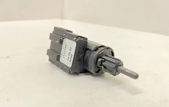 Audi A4 S4 B7 8E 8H Brake pedal sensor switch 3B0945511A 19322007