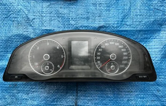 Speedometer (instrument cluster)