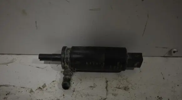 Volkswagen Tiguan Headlight washer pump 3B7955681
