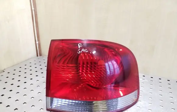 Volkswagen Touareg I Rear/tail lights 28258002