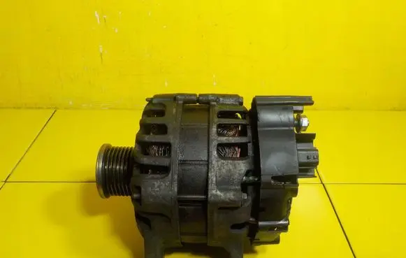 Dacia Duster II Generator/alternator 231004473R H4D460