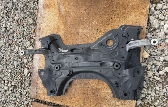 Peugeot 5008 II Front subframe 9676423480