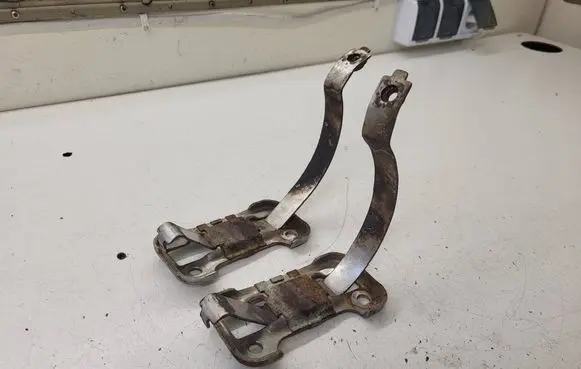 Opel Vivaro Muffler mount bracket/holder 8200543599