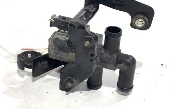 Alfa Romeo Stelvio Oil filter mounting bracket 00505640750
