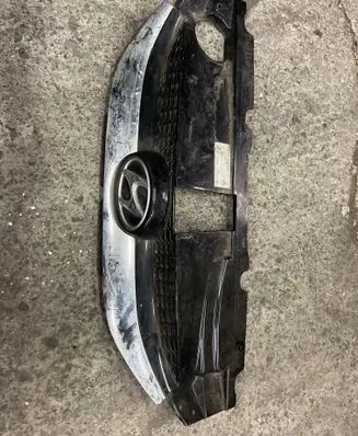 Hyundai ix35 Front bumper upper radiator grill 863512Y000