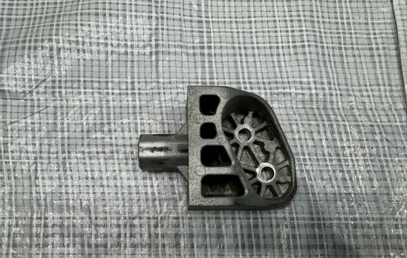 Maserati GranTurismo Radiator mount bracket 670158505