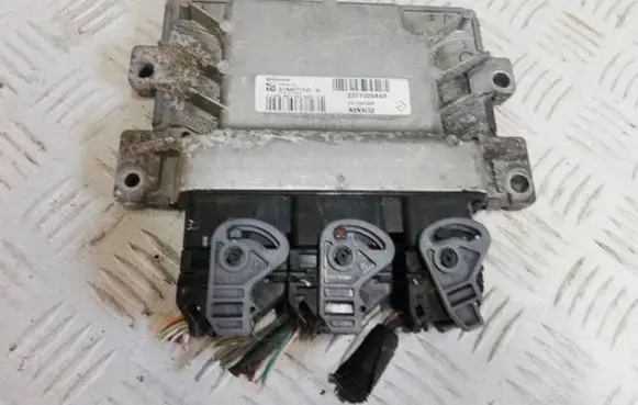 Renault Megane III Engine control unit/module 237100584R S180077141A 237100233R
