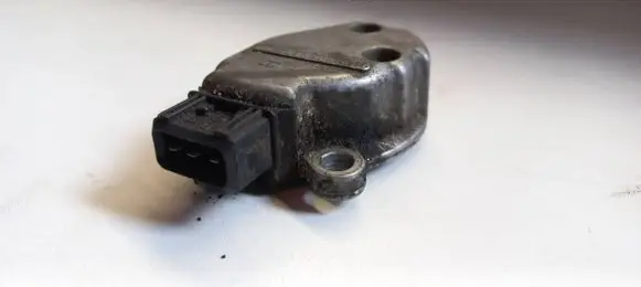 Audi A6 S6 C5 4B Camshaft position sensor 058905161B 0232101024 02321010277